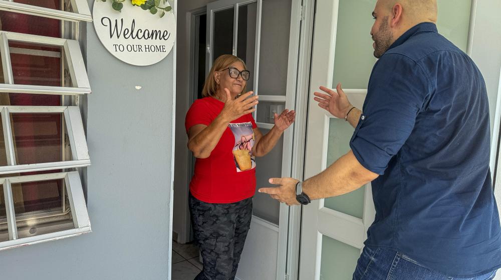 Carmen greets Alberto in her newly renovated home