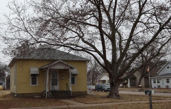 Picture of a yellow house in rural Nebraska