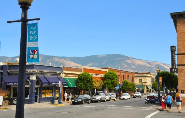 Photo of downtown Hood River, Oregon, in the Columbia Gorge